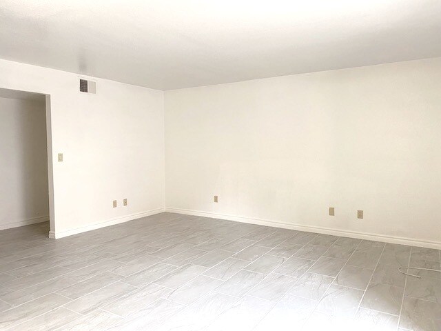 Building Photo - 5317 Indian River Dr