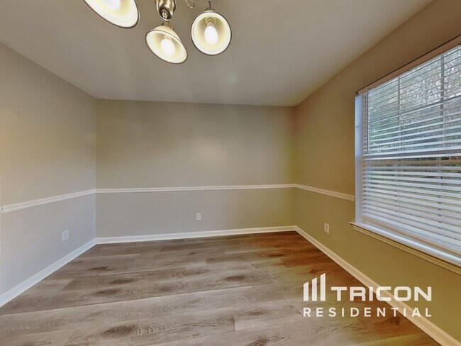 Foto del edificio - 718 Fletcher Dr