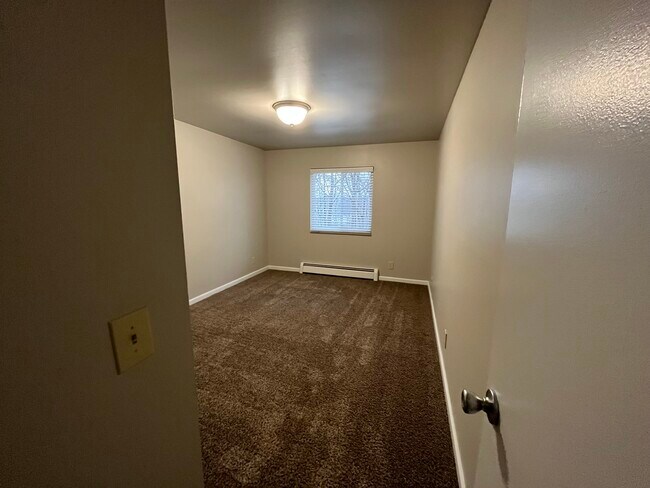bedroom - Richmond Hills Apartments