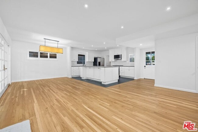 Foto del edificio - 9344 Valjean Ave