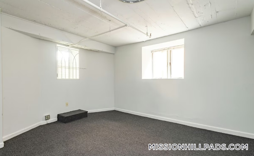 Building Photo - 49 Worthington St