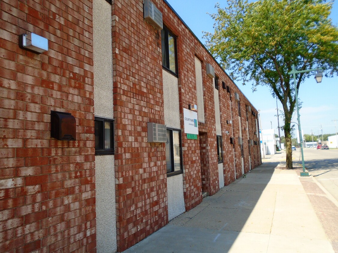 Primary Photo - 422 N Cedar Ave