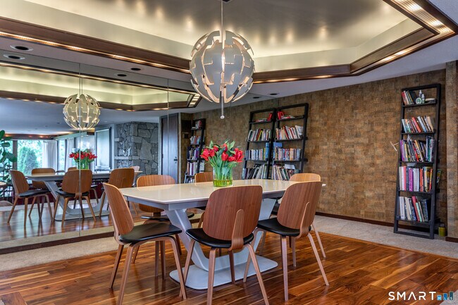 Foto del edificio - 250 Westledge Dr