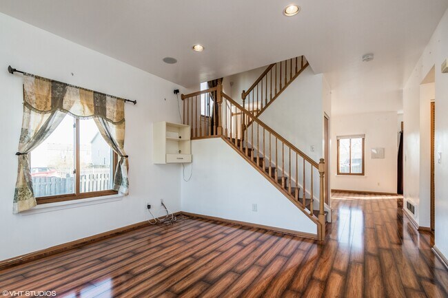 Building Photo - 277 Richmond Dr