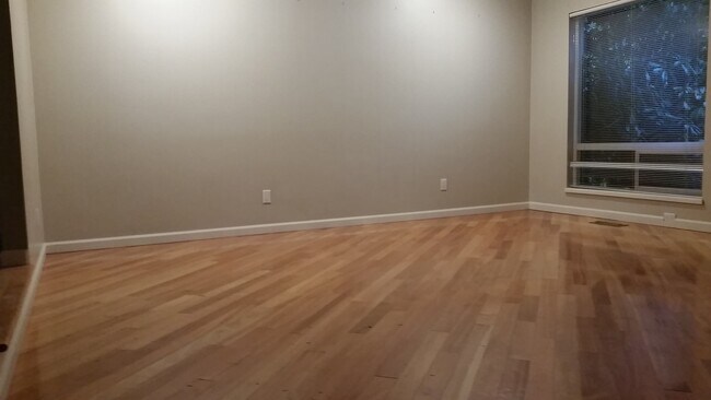 Foto del edificio - Cozy 4 beds with huge bonus room in Bellevue with private access to Phantom Lake