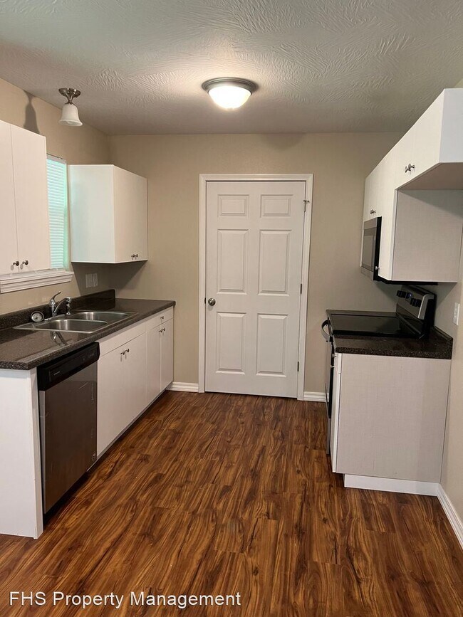 Building Photo - 3 br, 2 bath House - 1027 S Overhill Ave