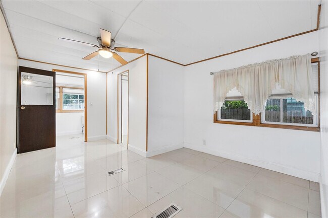 Foto del edificio - 2710 E Marina Dr