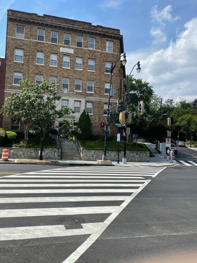 Foto principal - Cleveland Park Studio Apartment Across the...