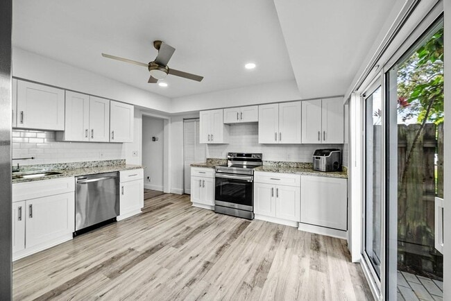 Foto del edificio - 6165 Old Court Rd