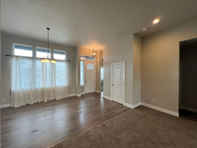 Building Photo - RENT REDUCED!!!  4 bedroom 2 bath, Quincy