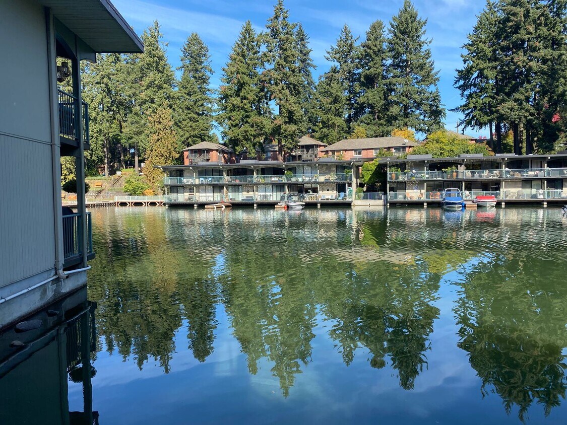 Primary Photo - 1 Bedroom Furnished Condo in Lake Oswego! ...