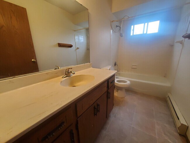 Foto del edificio - 2205 Green Tree Rd