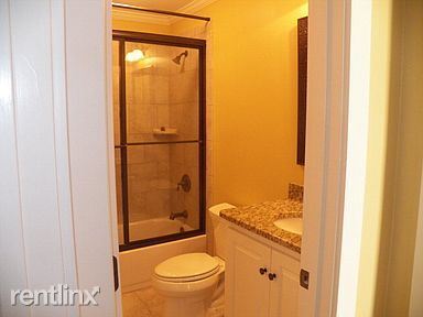 Foto del edificio - 6 br, 3 bath House - 221 Princeton Dr