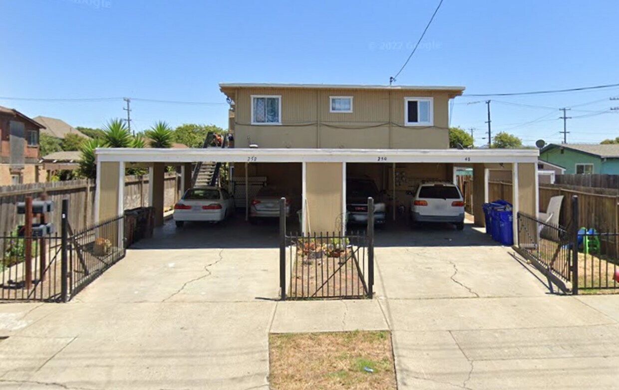 Foto principal - 2 Bedroom, 1 Bath Unit – Richmond Availabl...