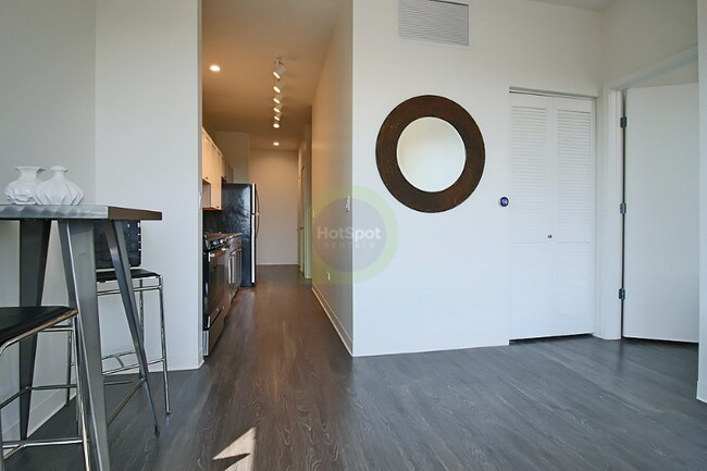 Foto del edificio - 823 N Racine Ave