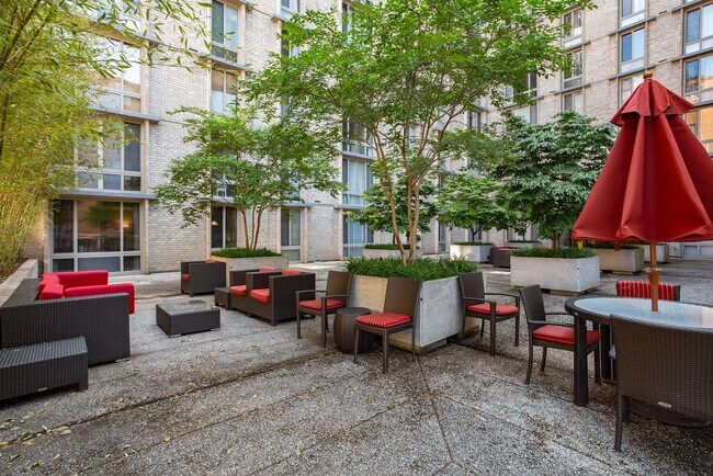 Patio del edificio - 950 25th St NW