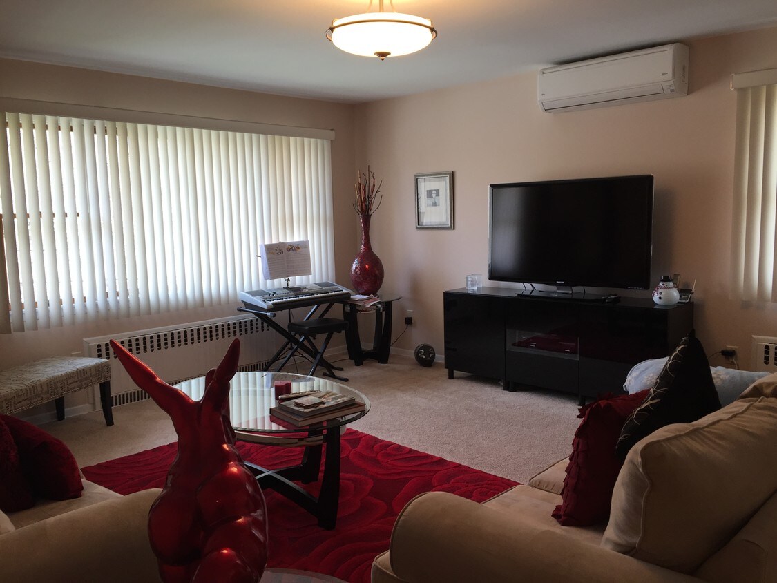 Livingroom - 56 Neulist Ave