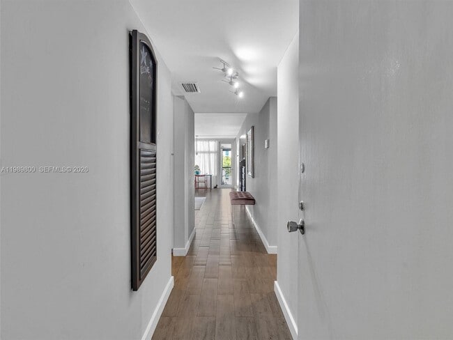 Foto del edificio - 3375 N Country Club Dr