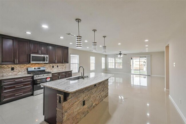Building Photo - 7718 Shavano Ln