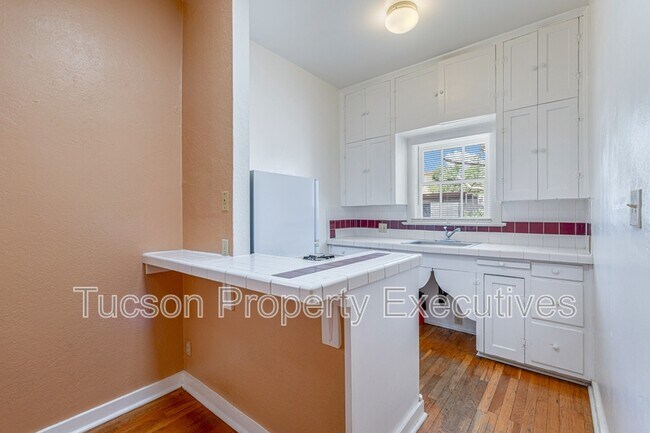 Building Photo - 1220 N Olsen Ave