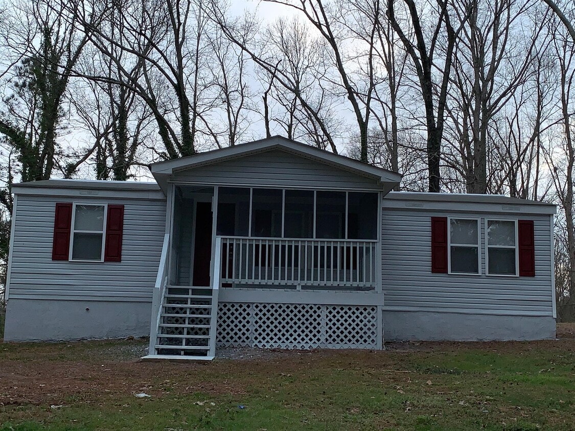 Primary Photo - 355 Steele Dr