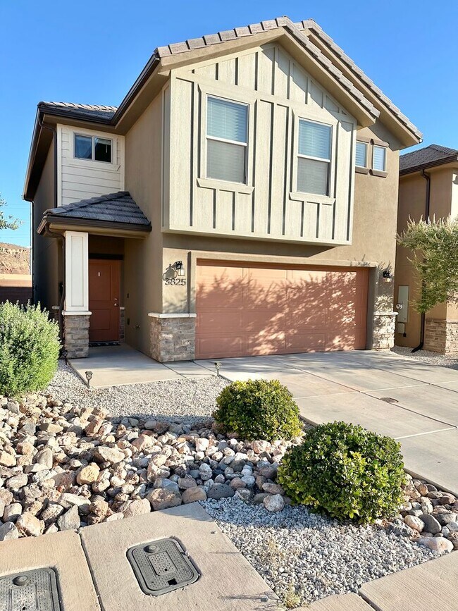 Building Photo - Beautiful Desert Canyon home! Price reduced!