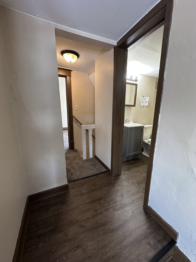 Building Photo - 171 Linn St