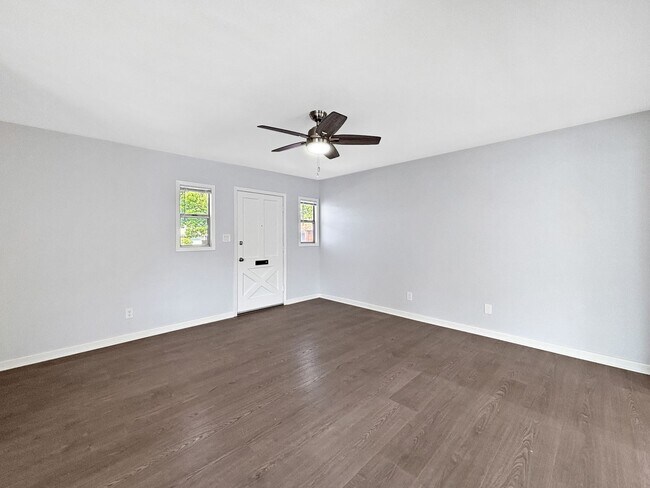 Foto del edificio - Beautifully Upgraded 2B/2BA House W/ 2-Car...