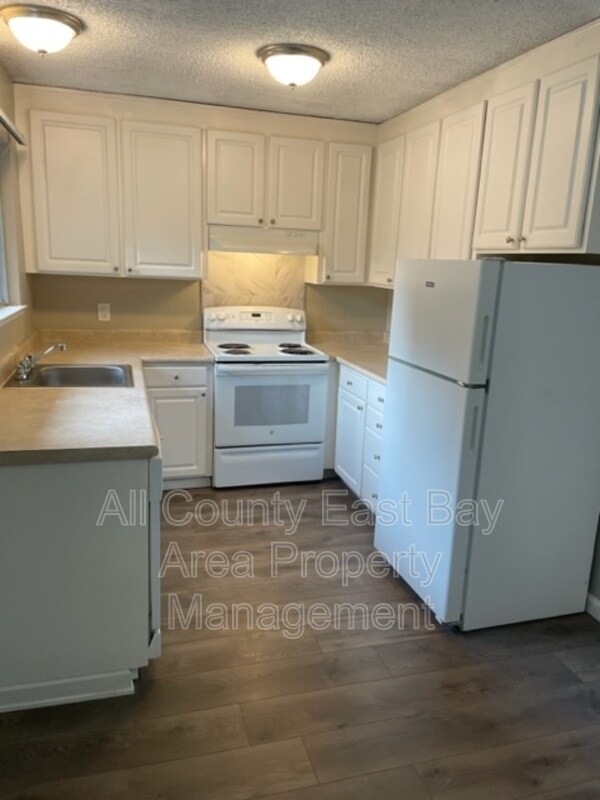 Building Photo - 1741 Catalina Ct
