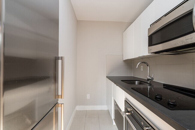 Photo du bâtiment - 263 Russell Hill Rd