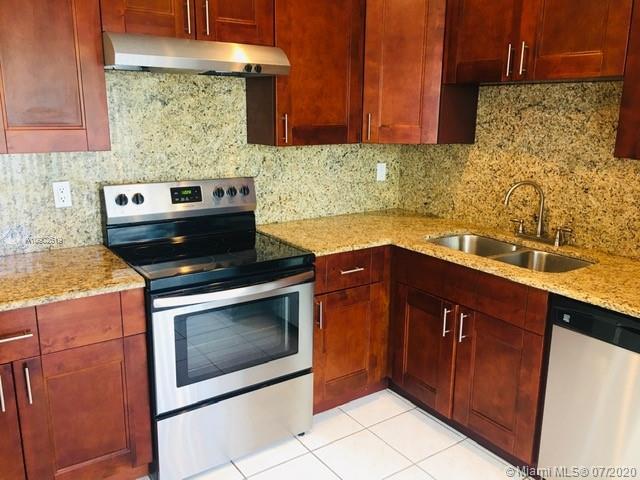 Foto principal - 9235 SW 5th St