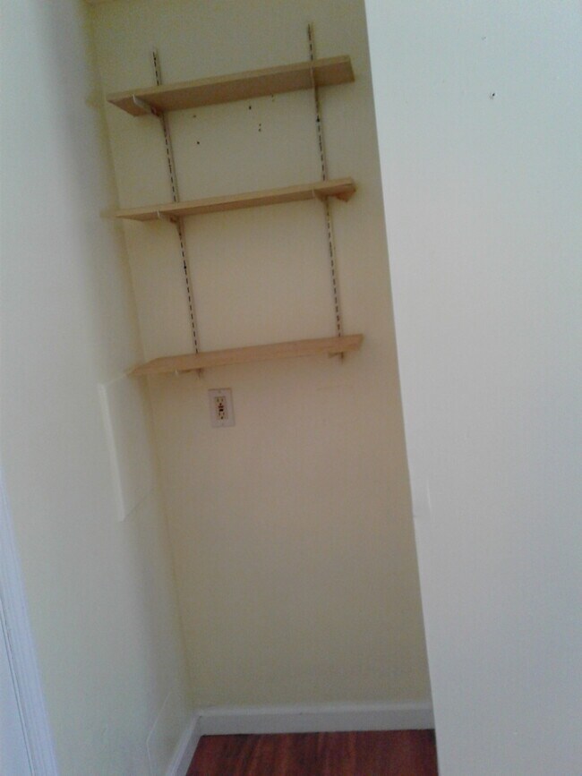 Foto del edificio - 774 Frost Rd