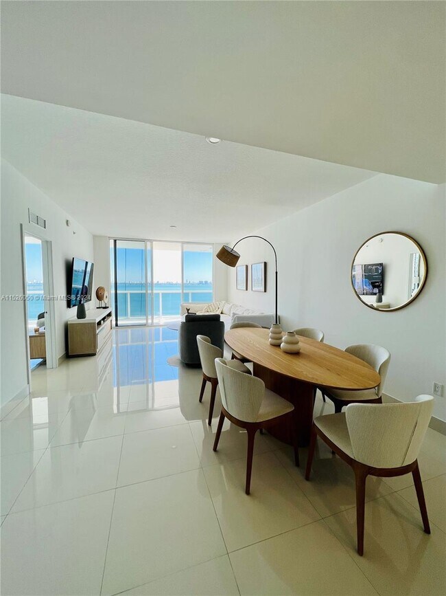 Foto del edificio - 600 NE 27th St