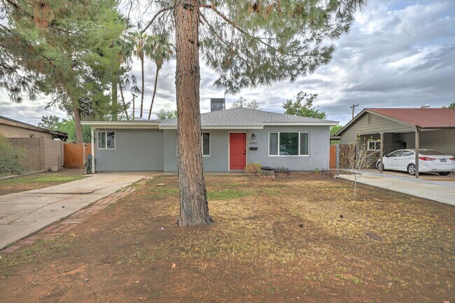 Building Photo - COMING SOON! Recently Upgraded 3 Bed 2 Bat...