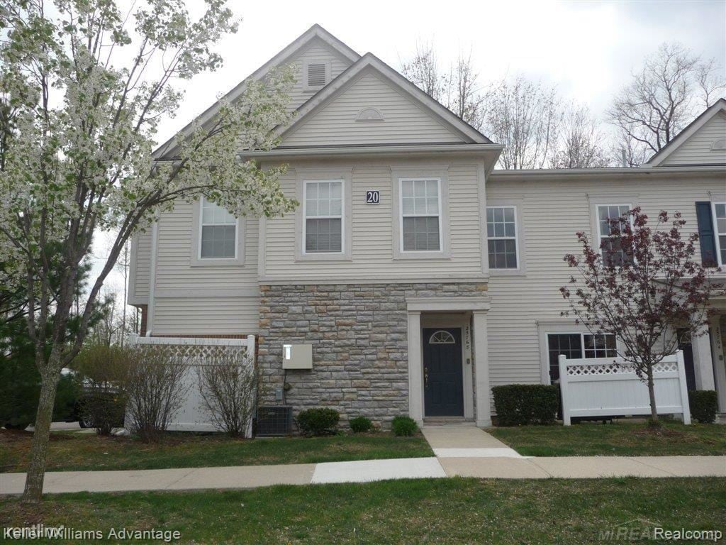 25768 Maritime Cir N, Harrison Township, MI 48045 Townhome Rentals in