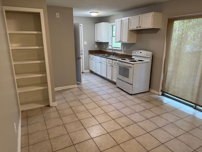 Foto del edificio - 129 Calloway Dr