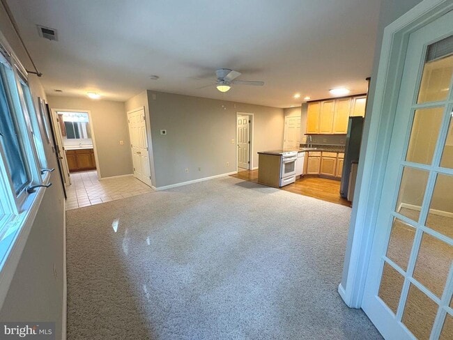 Building Photo - 2005 Huntwood Dr