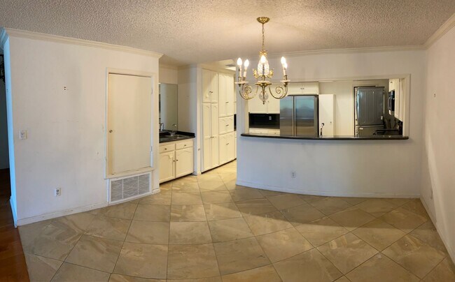 Foto del edificio - Beautiful Gigantic Condo in Beverly Hills!!!