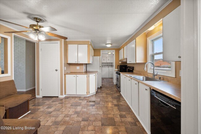 Building Photo - 6027 Highliner Dr