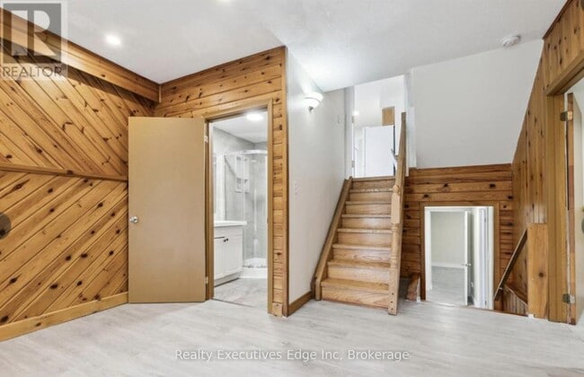 Building Photo - 65 Overbank Dr