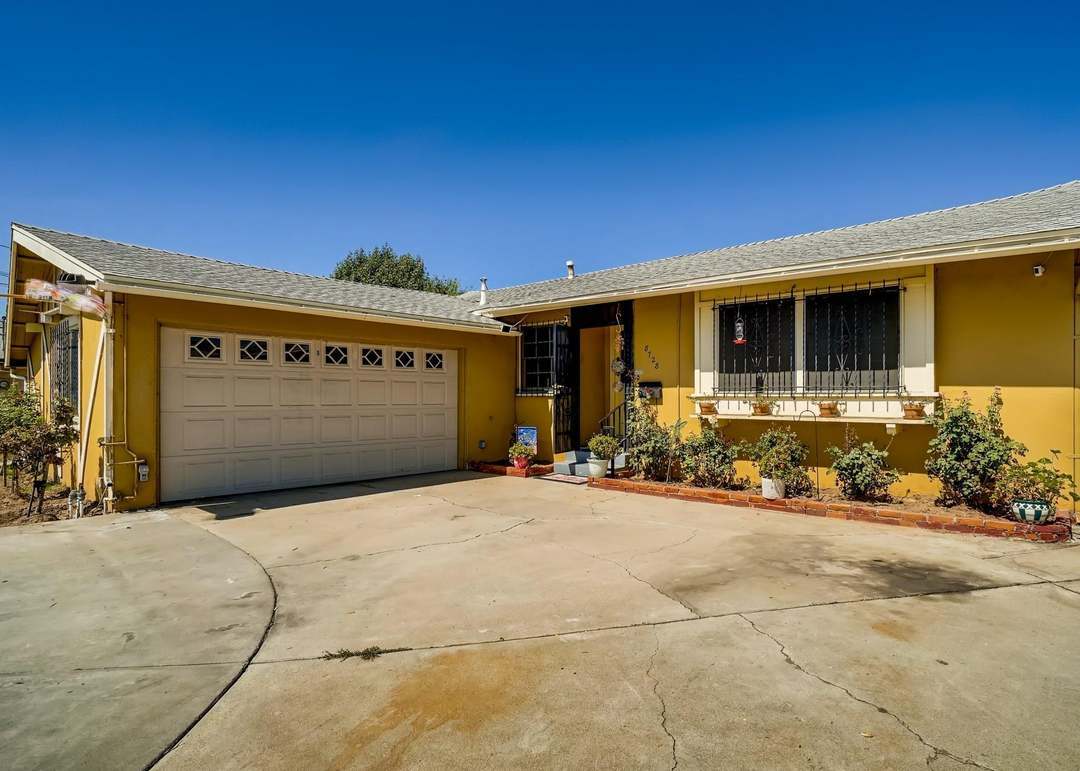 Foto principal - 8728 Orville St