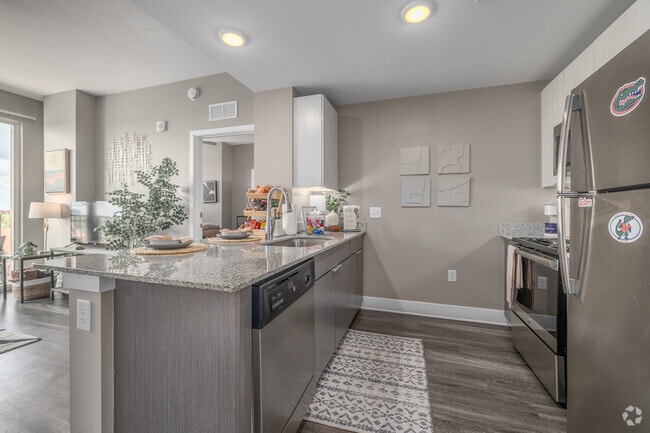 2BR, 2BA - 828SF - Kitchen - The Standard at Gainesville