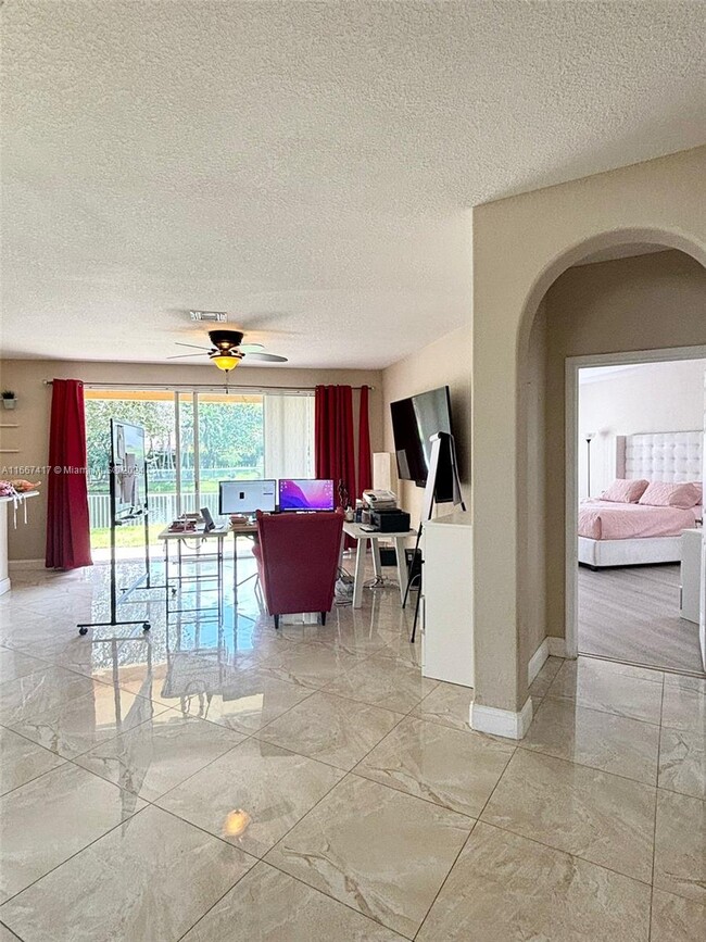 Foto del edificio - 4935 NW 57th Ln