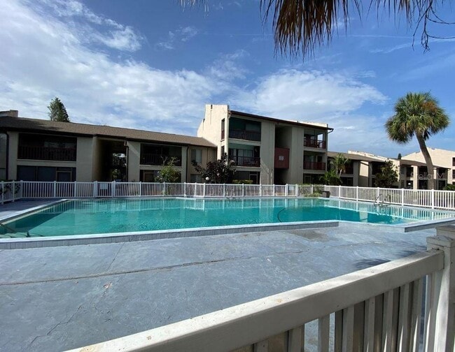 Foto del edificio - 3814 N Lake Dr