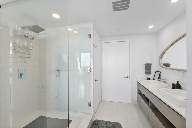 Foto del edificio - 460 NE 28th St