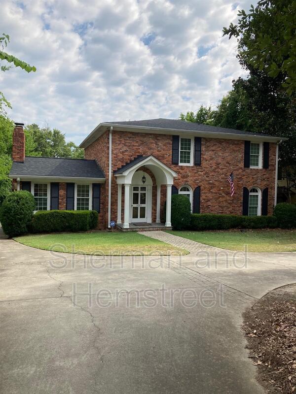 Primary Photo - 3005 Lake Forest Dr