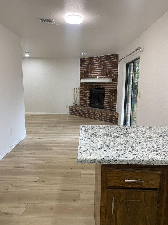 Building Photo - 804 Hawks Nest Dr