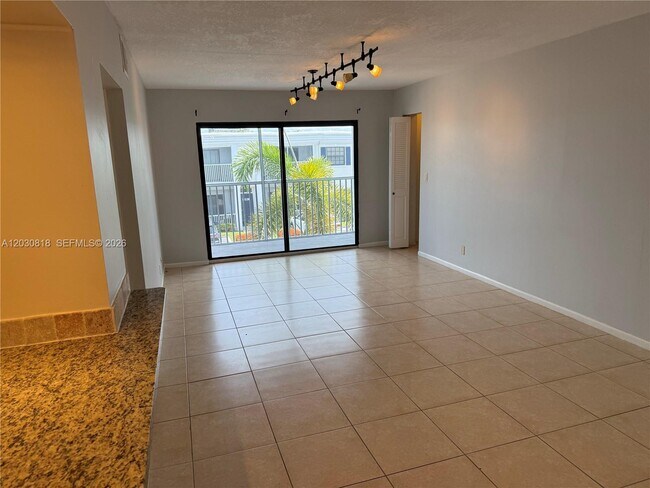 Foto del edificio - 170 Cypress Club Dr