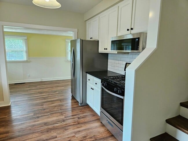 Building Photo - 4Bd/1Ba two story home - For viewing