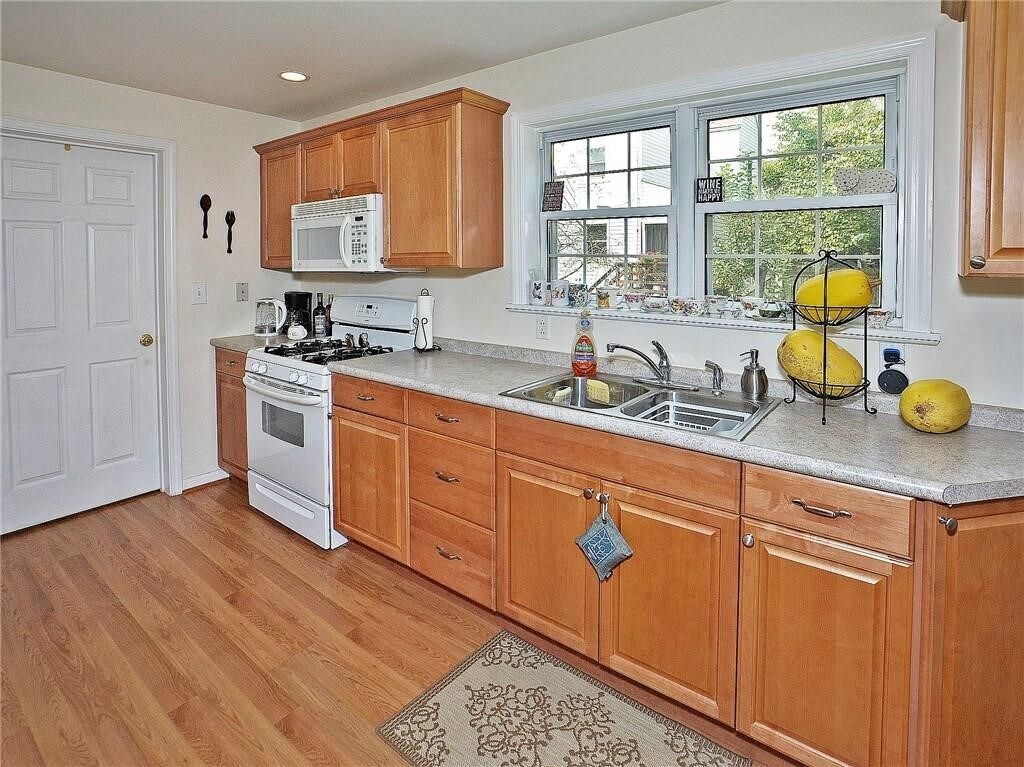 Primary Photo - 1328 Pocono St